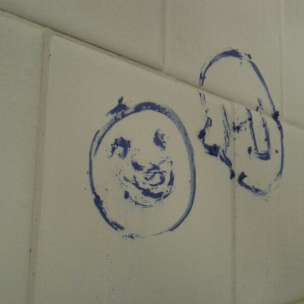 Yes, I am older than 3. Yes, I still use bath crayons. Don't judge. #foreveryoung #liveyourlife